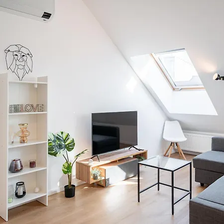 Center Free Parking * Pressburg