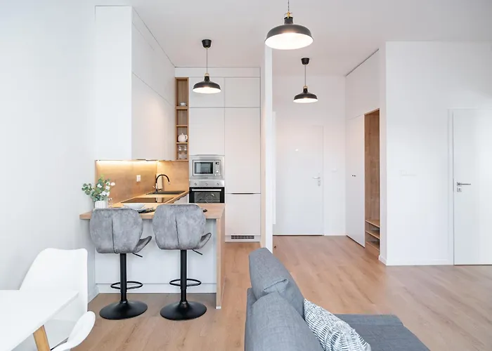 Center Free Parking *