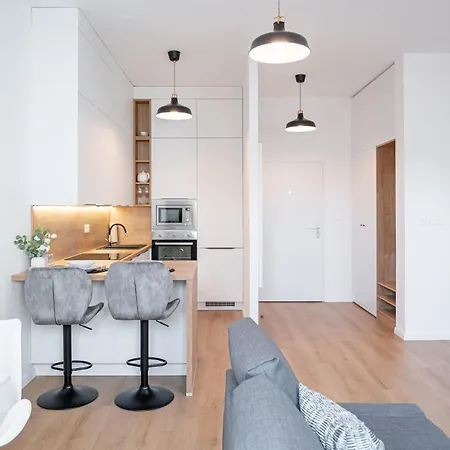 Center Free Parking *